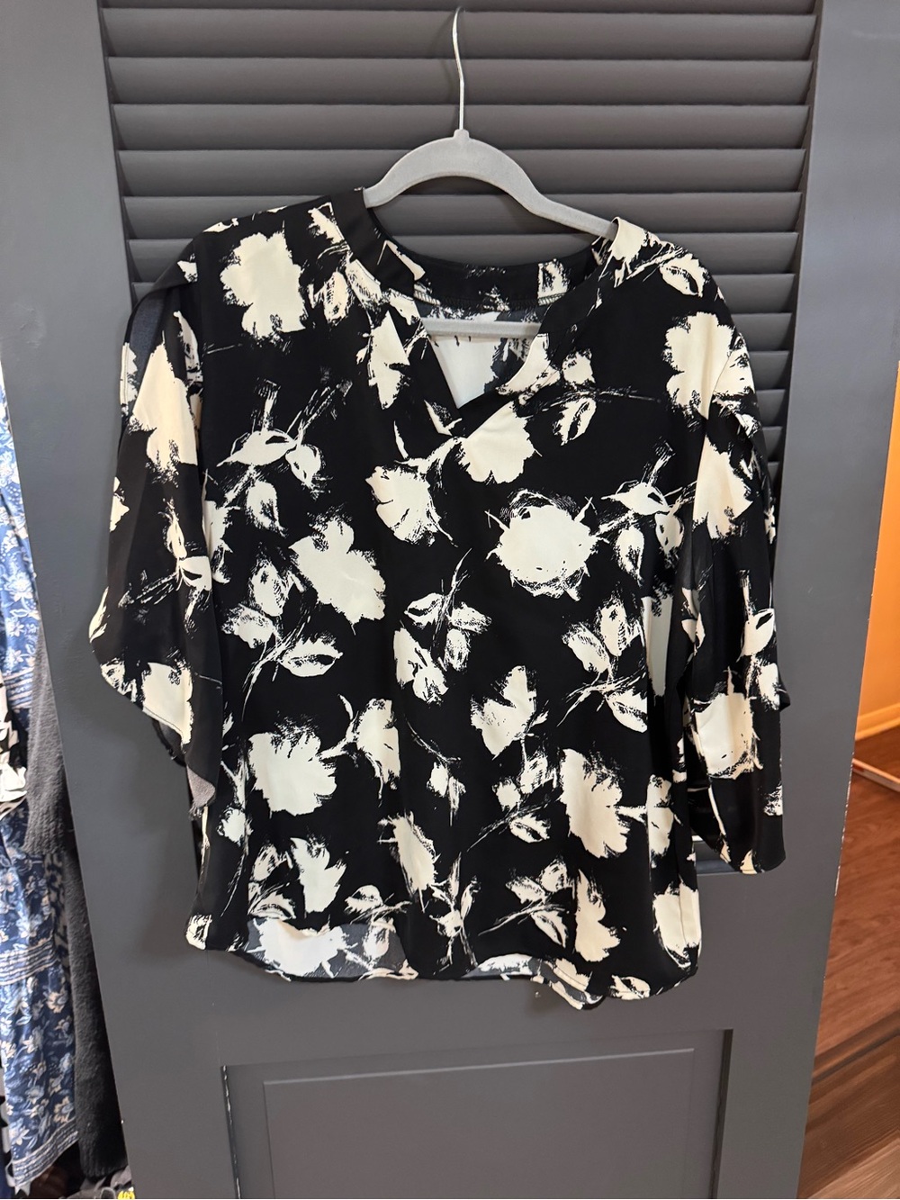 Black & White Floral V-Neck Women's Top